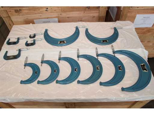 FREUTEK SDM0057 2x Set of 12x Centesimal External Micrometers 0-300 x 0.01 mm