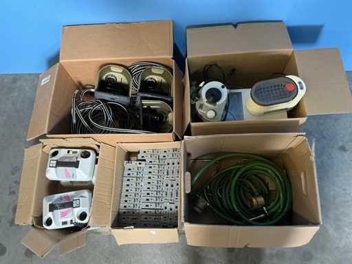 Batch of laboratory equipment