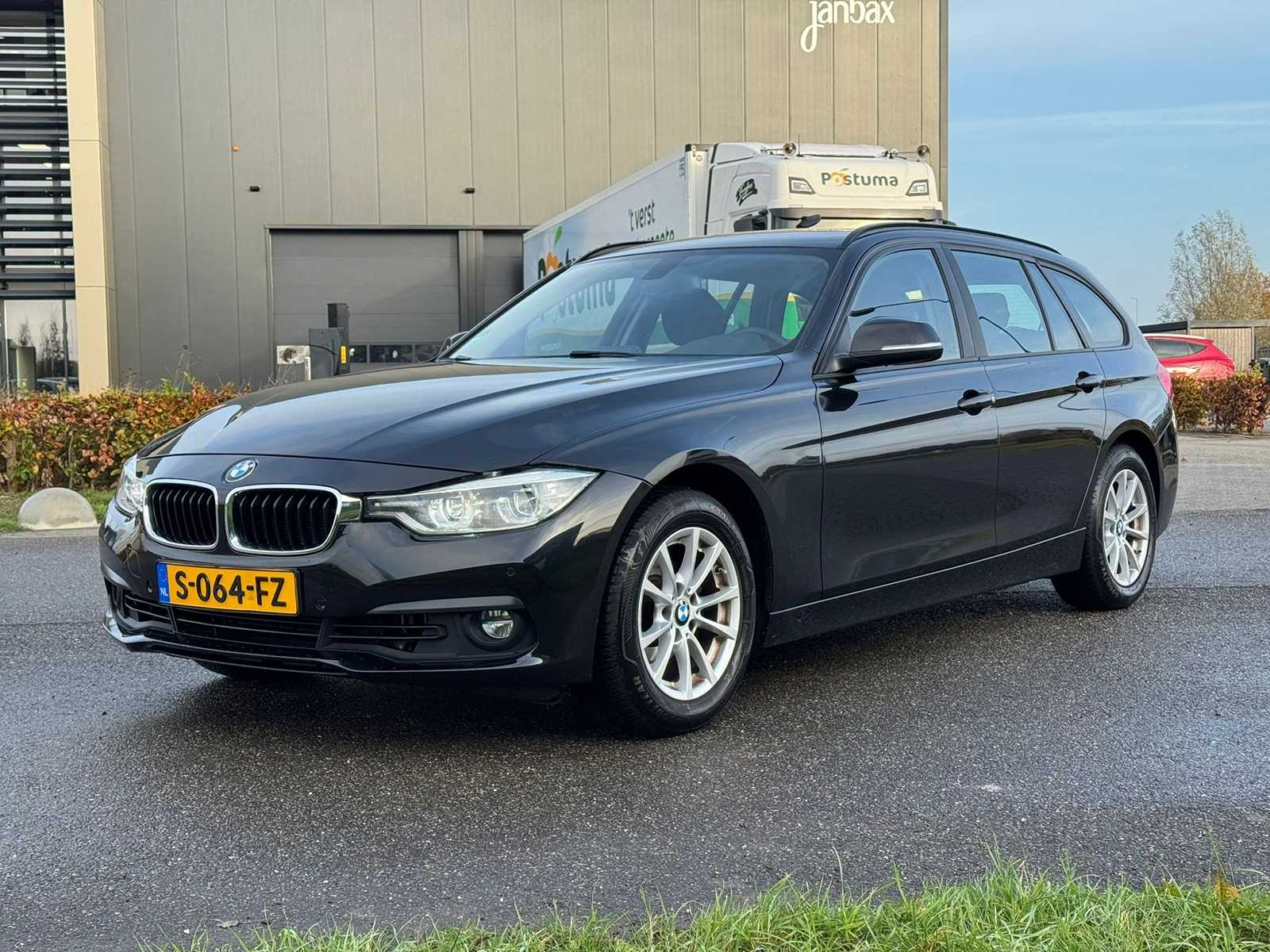 BMW – 3 Series Touring – 318i Cent.Hi.Ex. – Car – 2017|S-064-FZ|IAW