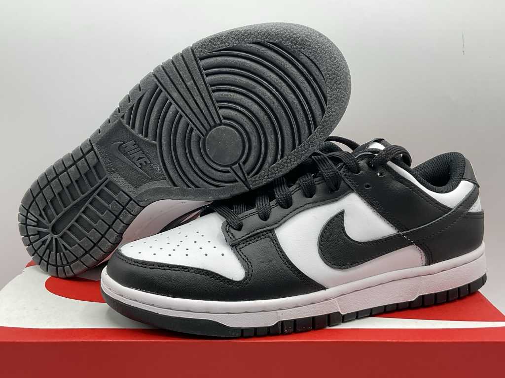 Nike Dunk Low Blanc Noir Femmes Sneakers 40
