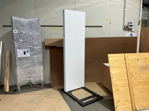 Aluminiumsäule zu Fuß