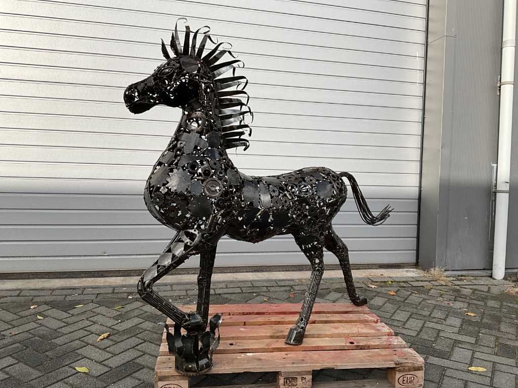 Horse garden sculpture