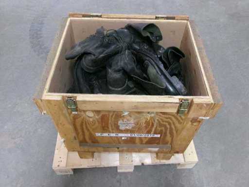 AT-gevechtslaarzen leer, deels defect in houten doos (G2) (19x)