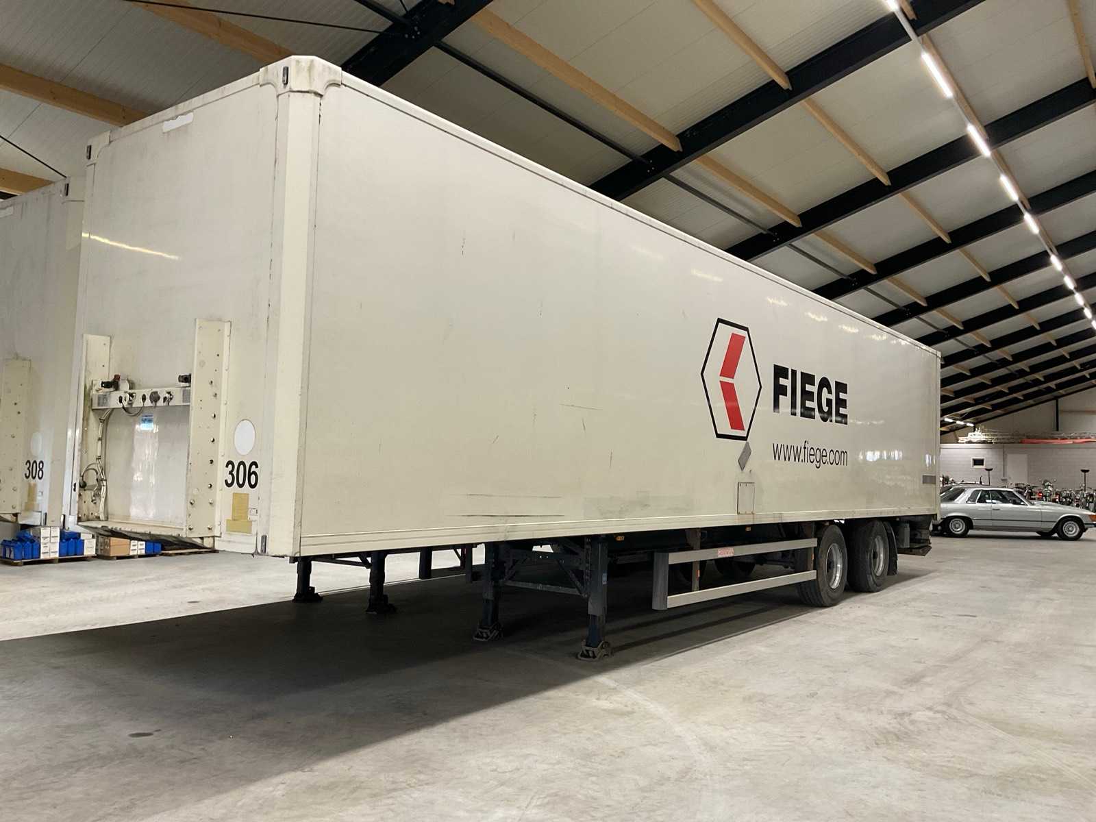 Groenewegen Semi-trailer including store inventory