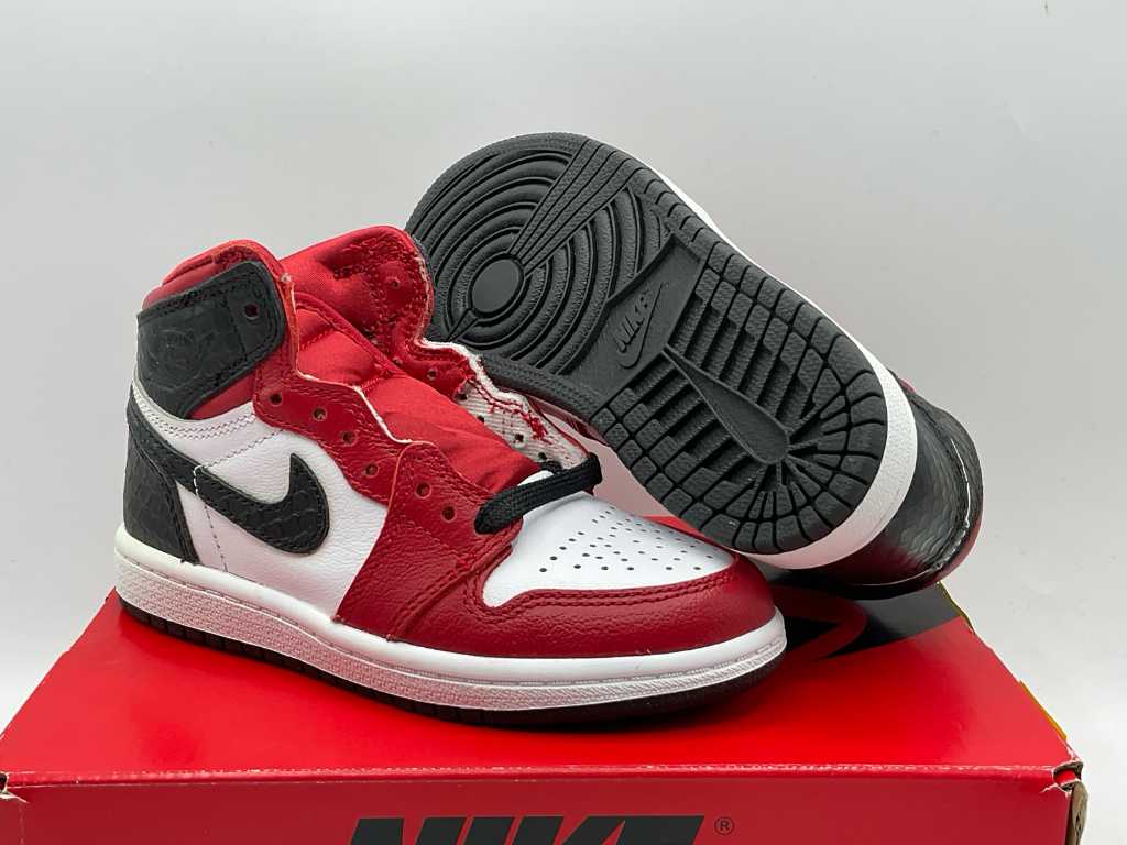 Jordan 1 chicago online snake