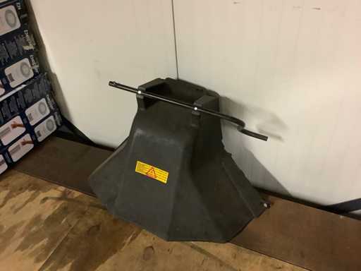 Mașina de tuns iarba pentru capacul deflectorului de câini