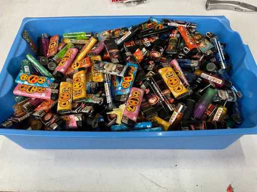 Prof. Mix du?o zapalniczek