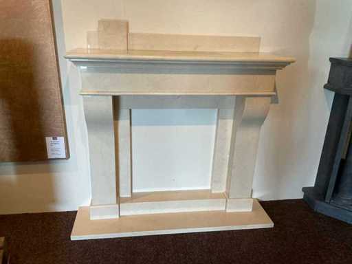 Kamin aus Naturstein