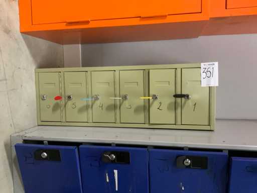 Locker cabinet
