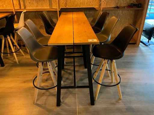 Tavolo da bar con 12 sgabelli (3x)