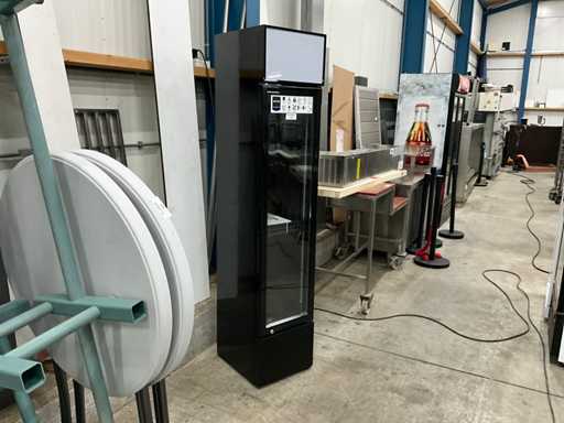 Lodówka Metro GSC2133B wąskimi szklanymi drzwiami