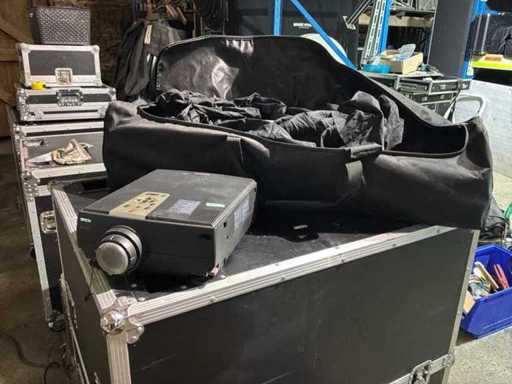 Epson EMP7300 Projector Screen + Projector