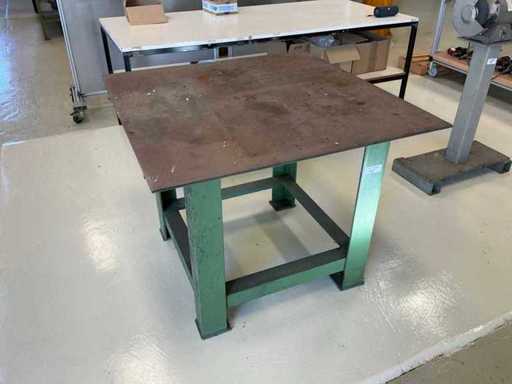 Stół spawalniczy
