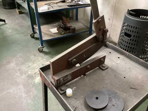 Machines à poinçonner et à cisaillir