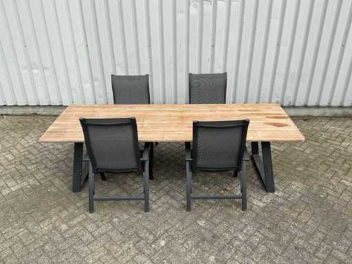 Zestaw jadalny z 4 fotelami rozkładanymi