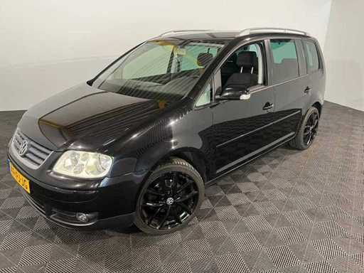 Volkswagen Touran 2.0-16V FSI Highline 7 Personen, 49-PJ-JG