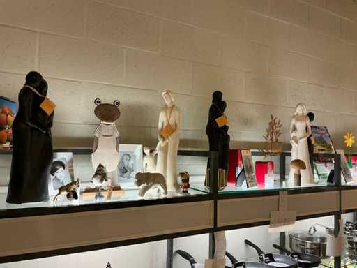 Decoratiemateriaal, geschenkartikelen, bewaardozen, kerstartikelen...