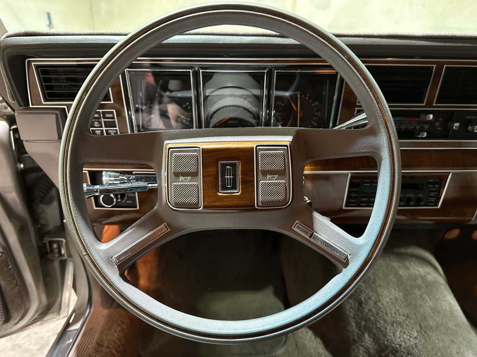 Lincoln Town Car 4.9 V8 Signature SD 160pk 1989, K-946-BX