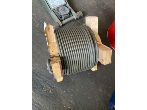 GLOBE DIEPA B55 Crane rope Diepa B55 d=10mm, plain,
1960N/mm² Equalization Stroke Right
Rotation-free, greased
Minimum breaking force 91.7 kN
one side with thimble DIN 6889 NG 12
pressed, other side sharpened
Length 70.0 m 
