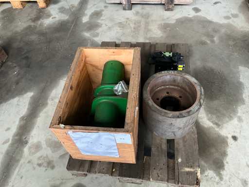 John Deere RE241918 Hefas Frame