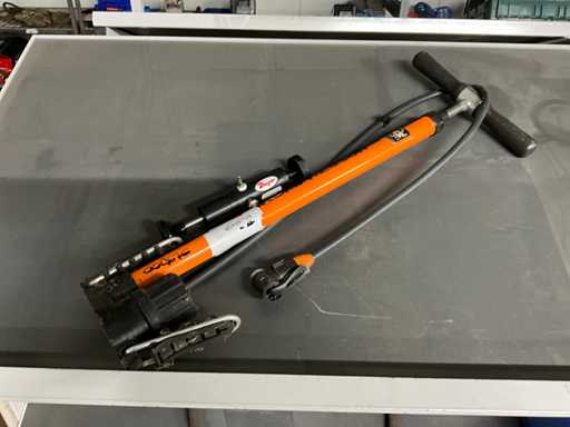 Bicycle pump