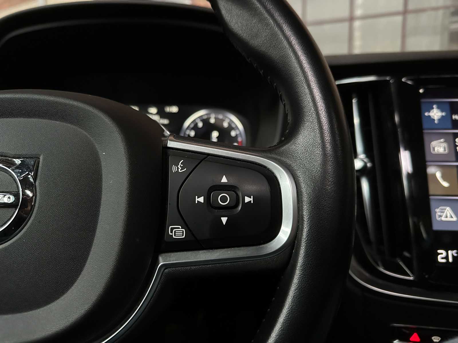 Volvo V60 2.0 T4 Momentum Proline 188pk 2019 (Original-NL), ZP-740-L