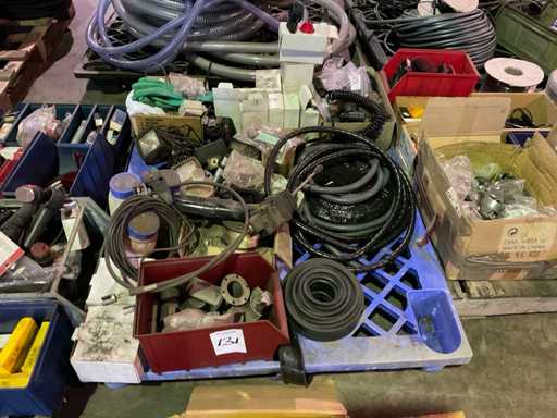 Lotto di parti per macchinari agricoli