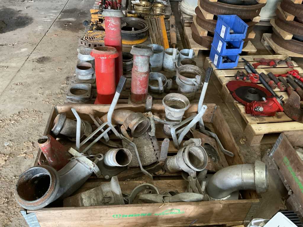 Batch of parts for manure spreaders