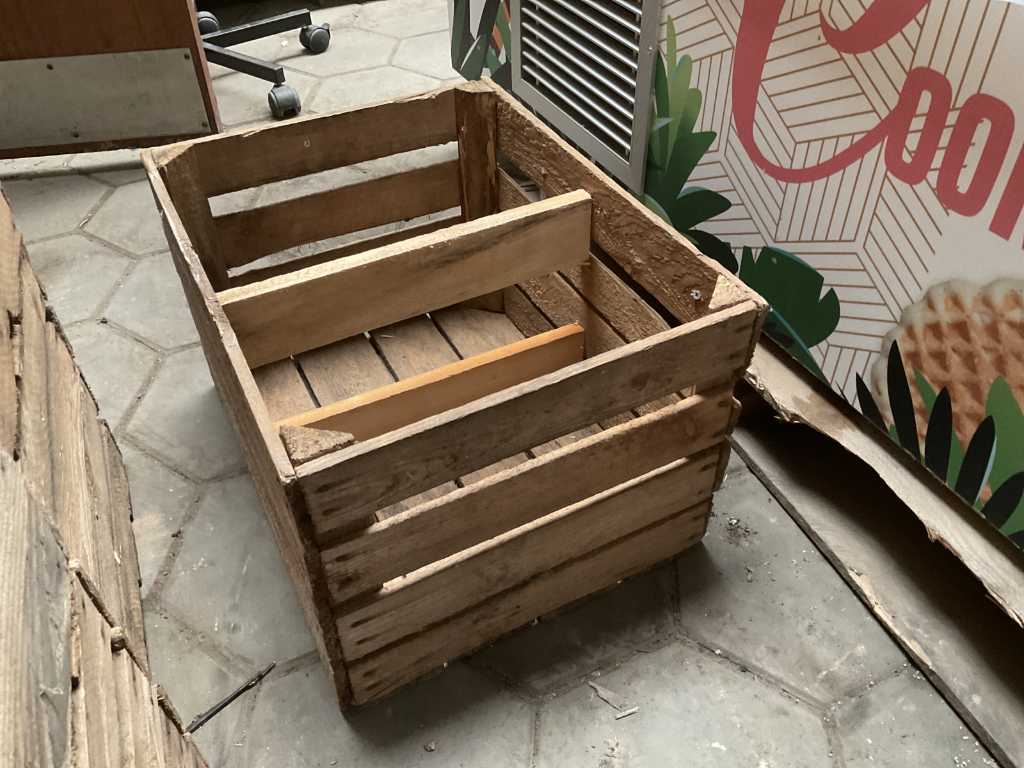 Wooden box (14x)