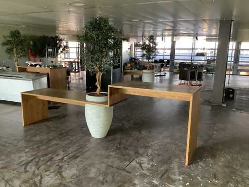 Stammtisch mit Blumentopf-Loch