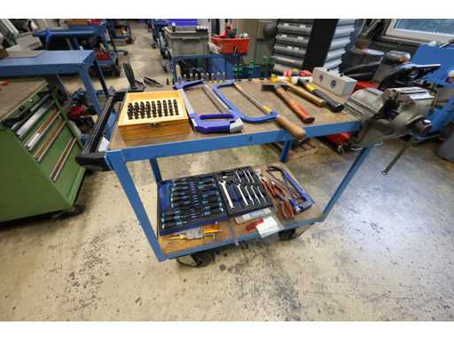   Werkzeugwagen mit Inhalt