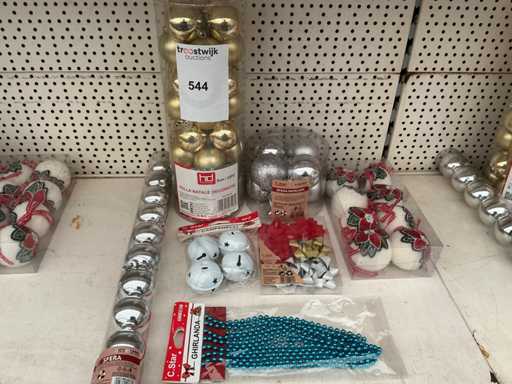 Party Weihnachtskugeln und Weihnachtsdekoration.