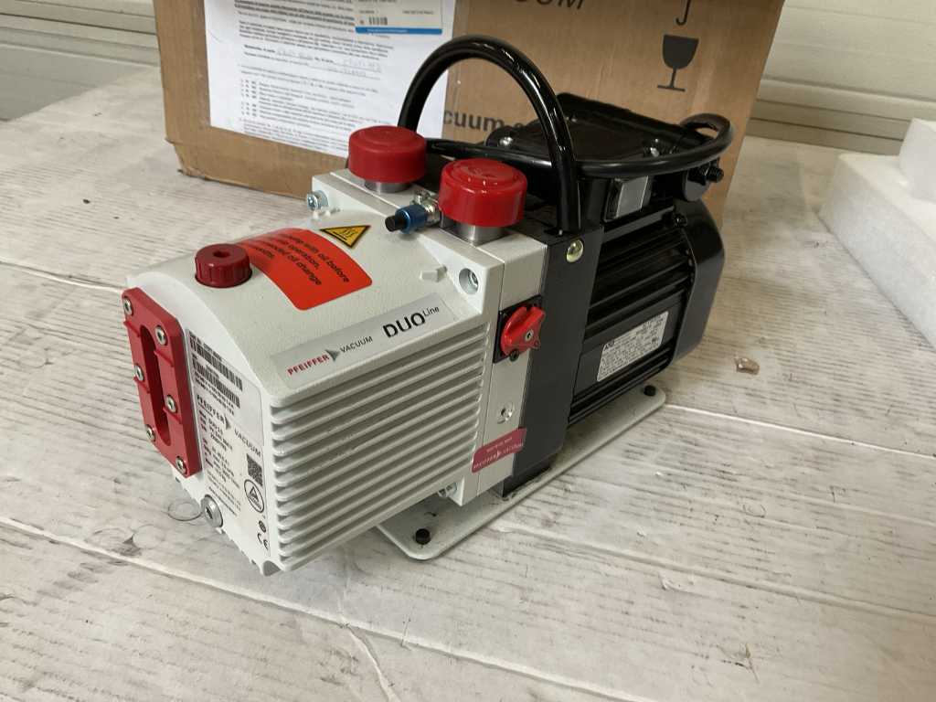 Pfeiffer Duo 2.5 Vacuum Pump