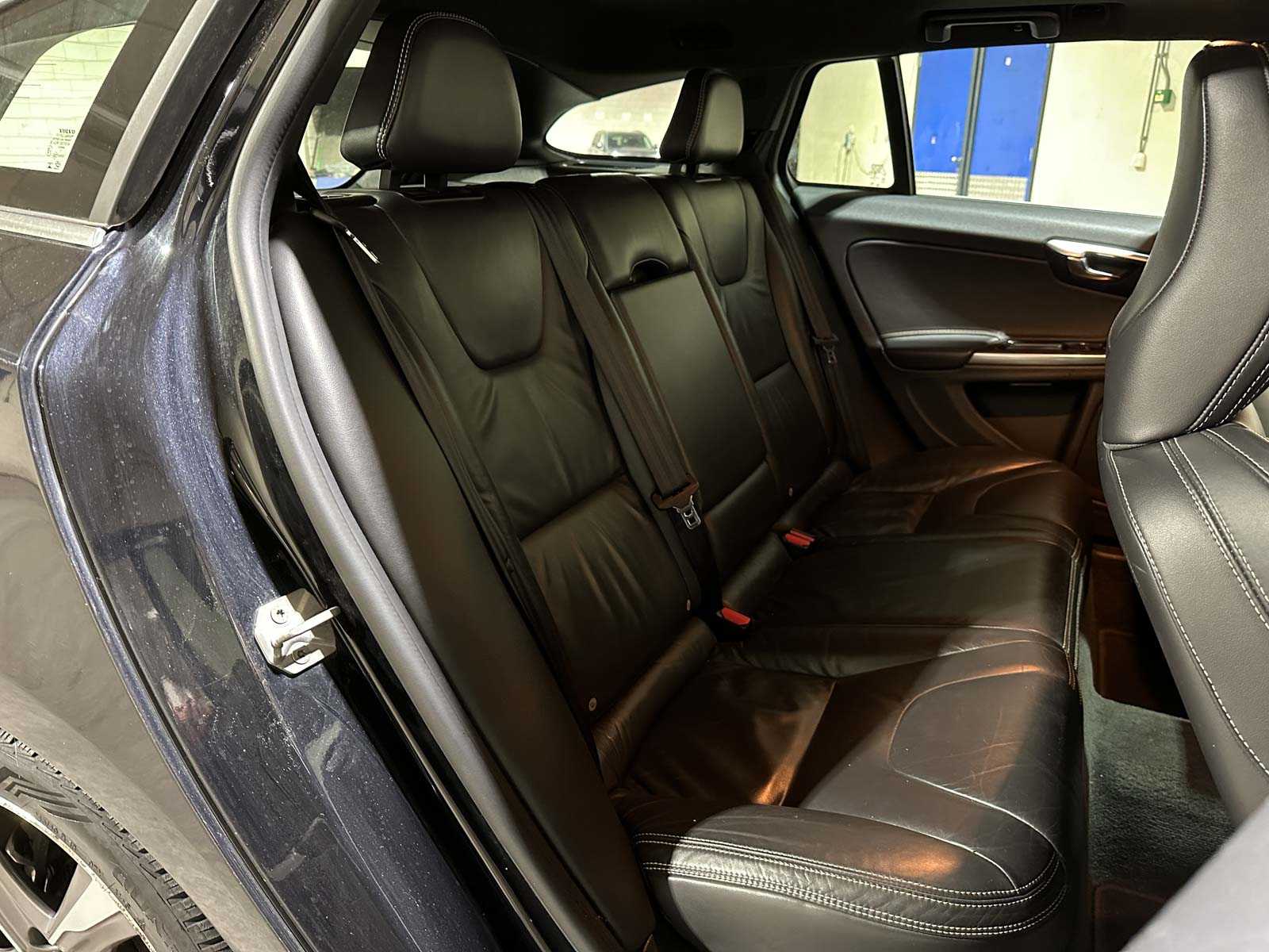 Volvo V60 2.4 D6 AWD Plug-In Hybrid Summum 215pk 2013 (Origineel-NL), 6-SVN-43