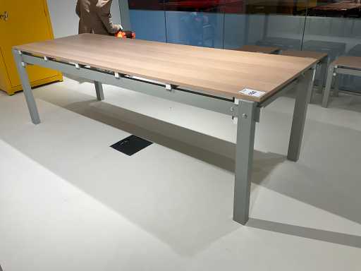 Table de conférence militaire « Gerrit Rietveld » de Lensvelt