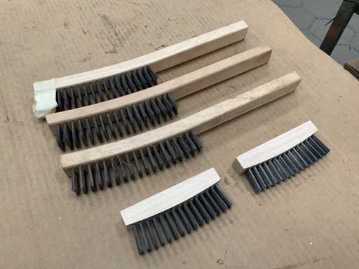 Different wire brushes (5x)