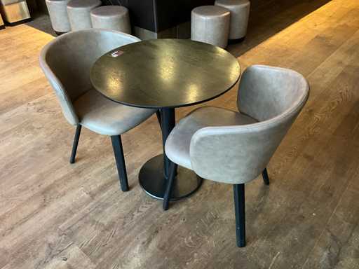 Hutten - Bistrotafel met 2 lederen stoelen