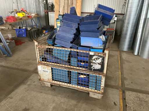 Batch of storage bins