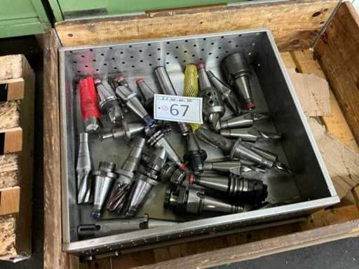 Assortment of SK40 machine holders, partially equipped