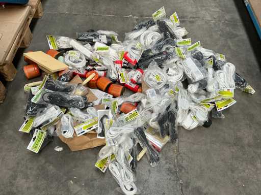 Partij divers gereedschappen in speciekuip