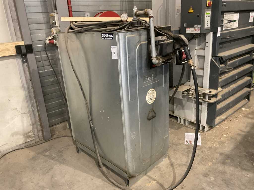 Roth vertical fuel tank