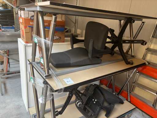 Bureau (4x) et chaise de bureau (2x)