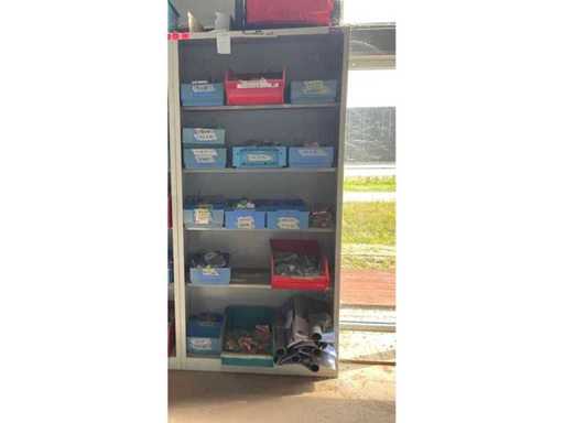 Metalen kast met diverse schroeven