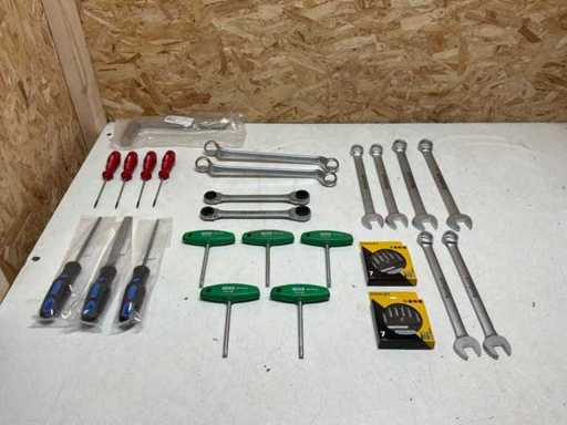 Batch of hand tools