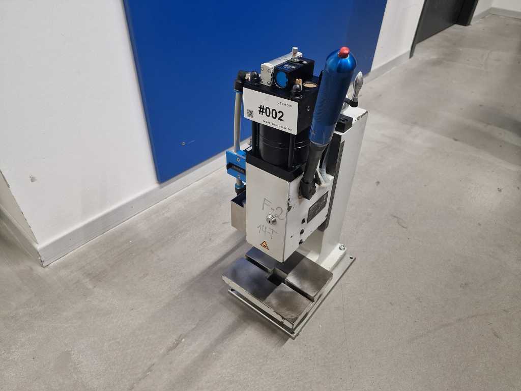 GECHTER - 8 kN HKPL/DS - Pressa a ginocchiera manuale con supporto pneumatico - 2018
