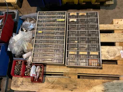 Beaucoup de matériel de présage