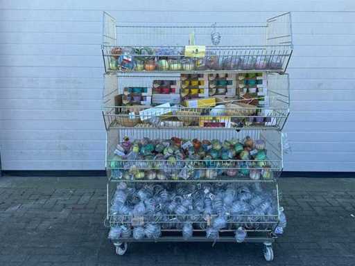 Draadmand vol met geurkaarzen