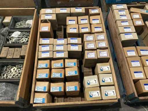 Verschiedene M12-Bolzen (1250x)