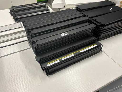 Placă metalică din compartimentul serverului (230x)