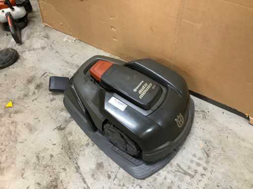 2015 Husqvarna 305 Robot de tuns iarba